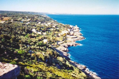 Un suggestivo scorcio della costa di Marina Serra visto dal Belvede...